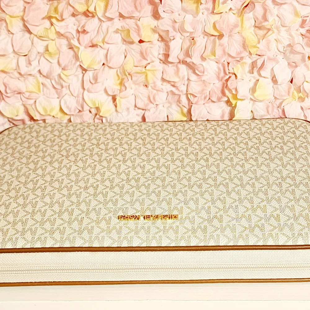 Michael Kors measures 13